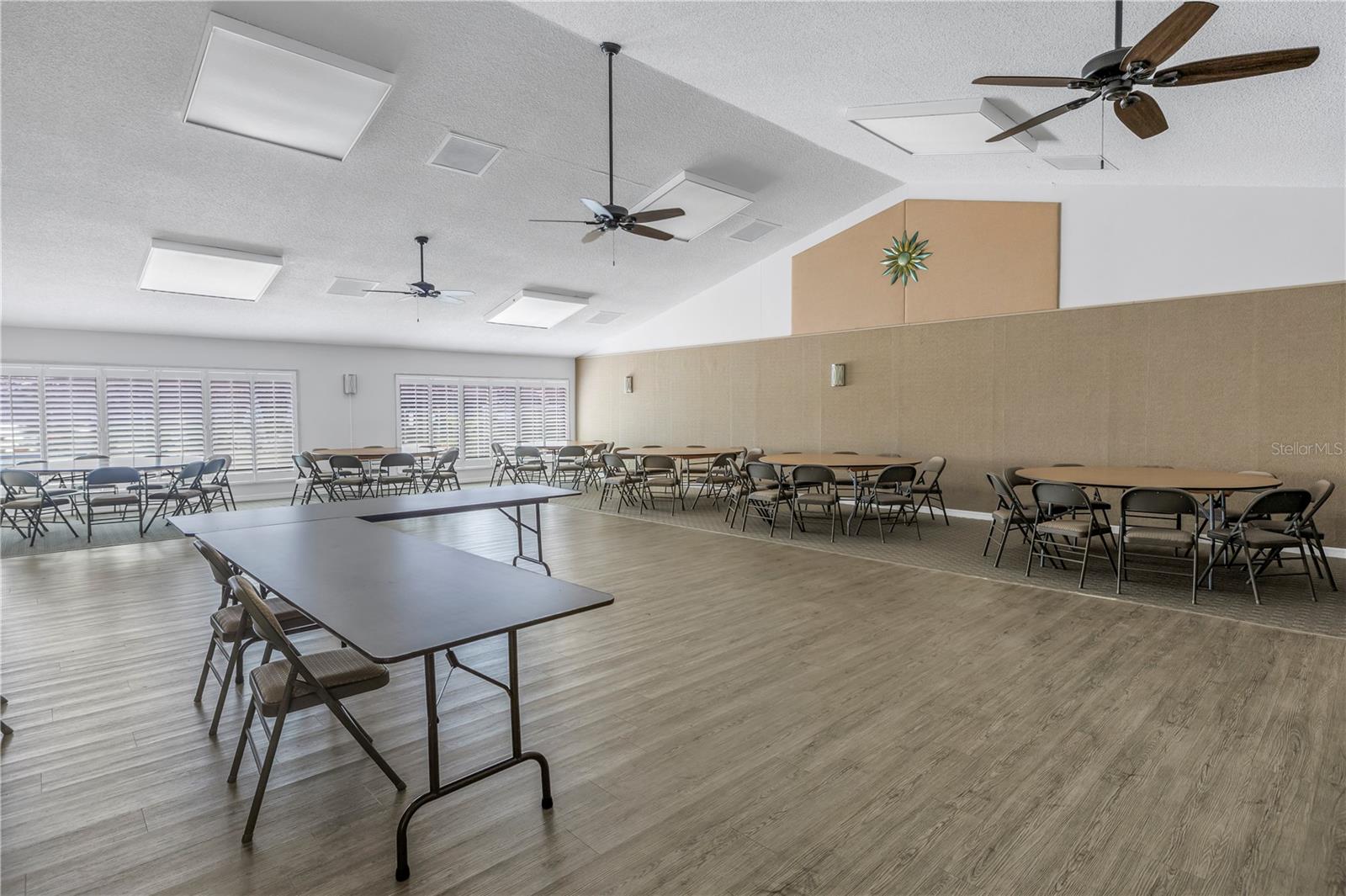 Listing photo id 13 for 2567 Oakleaf Lane 41b