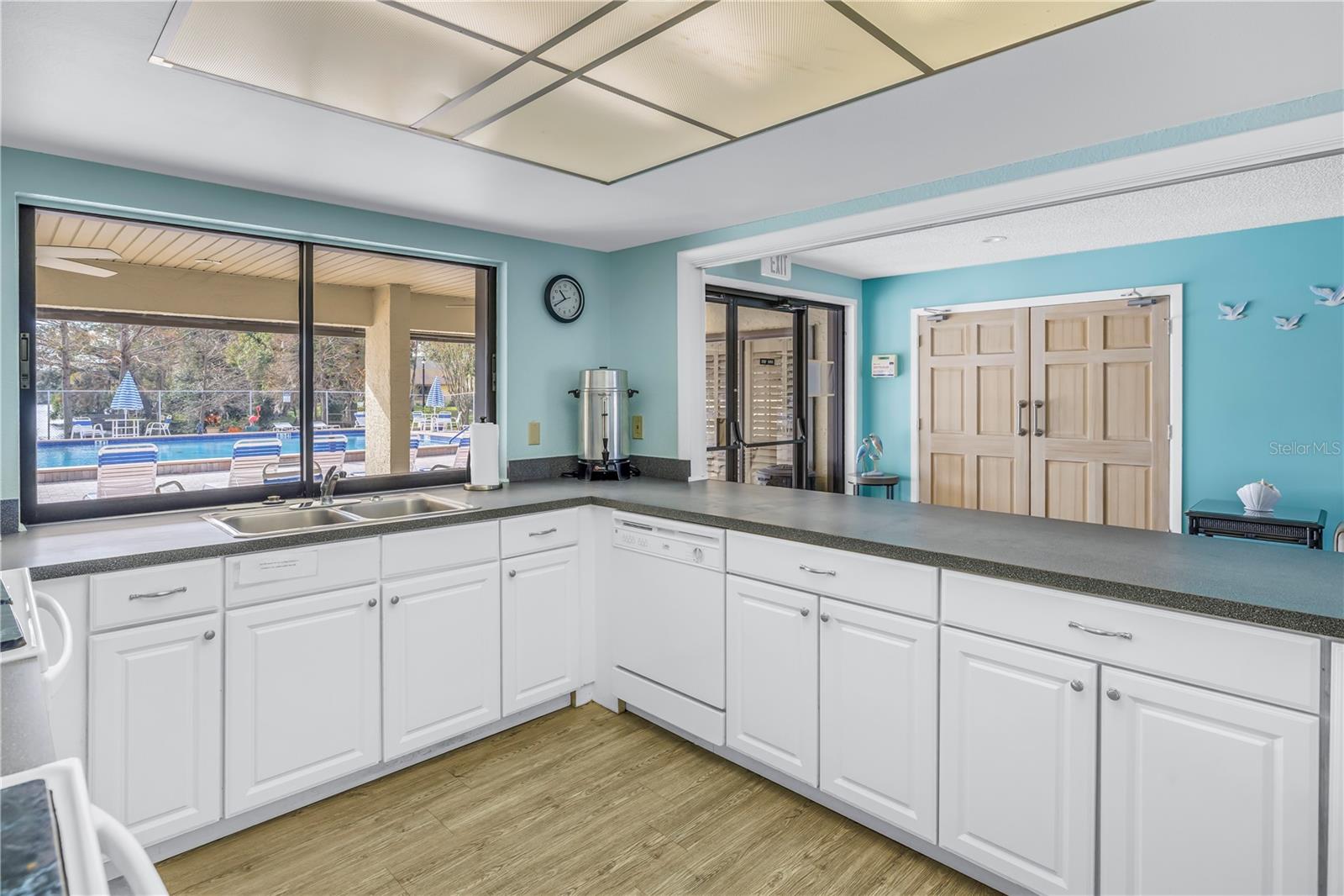 Listing photo id 14 for 2567 Oakleaf Lane 41b