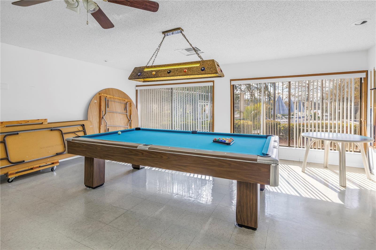 Listing photo id 15 for 2567 Oakleaf Lane 41b