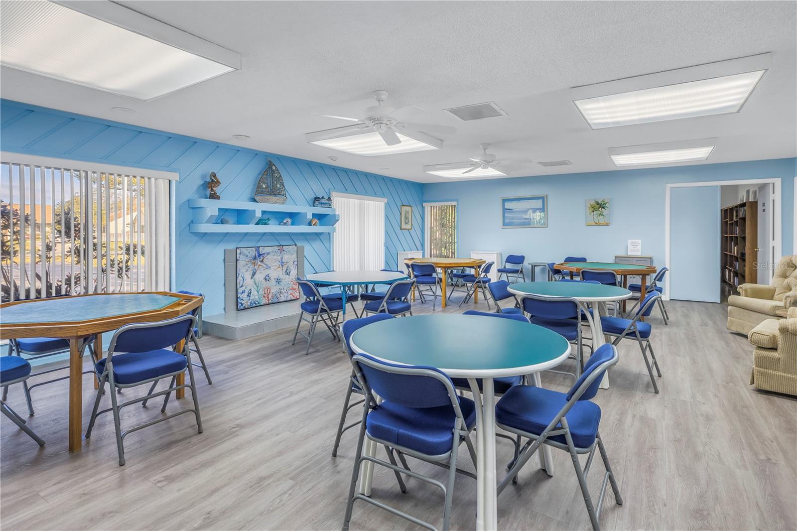 Listing photo id 17 for 2567 Oakleaf Lane 41b