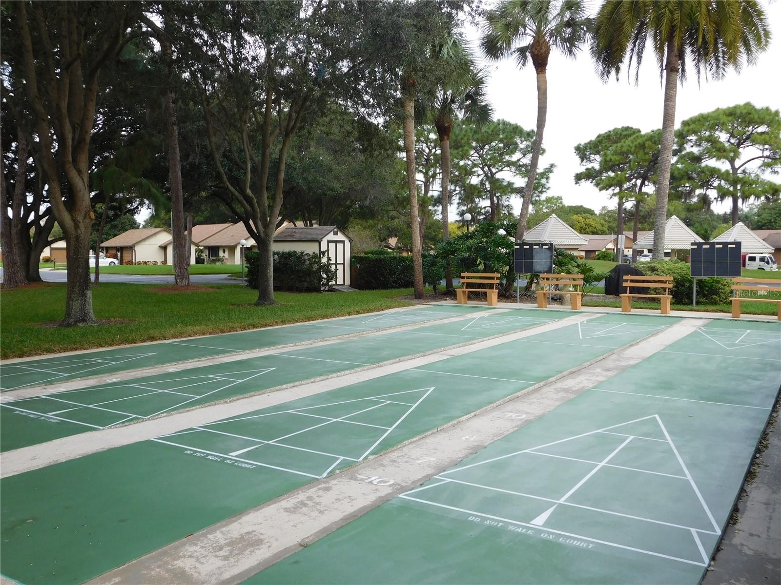 Listing photo id 18 for 2567 Oakleaf Lane 41b