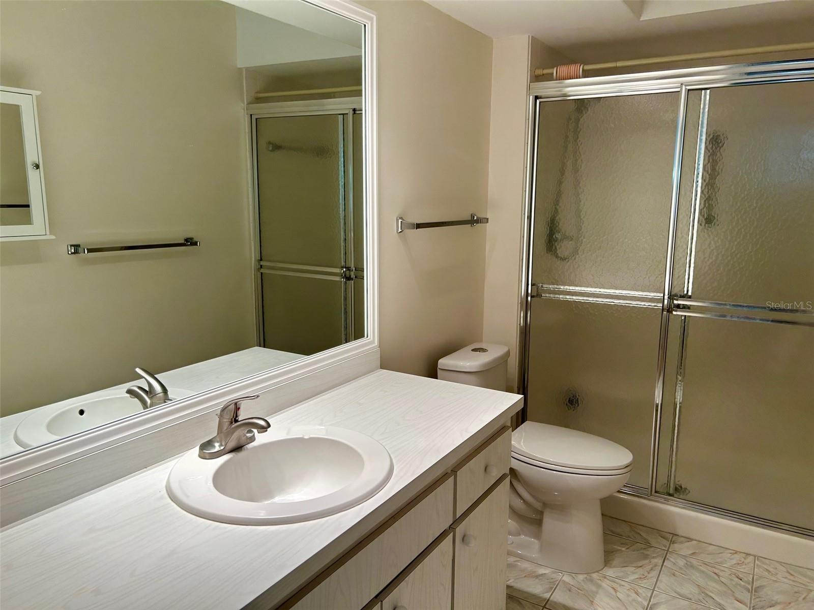 Listing photo id 5 for 2567 Oakleaf Lane 41b