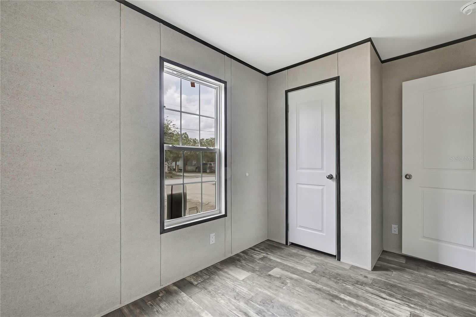 Image 18 of 24 For 16137 Melbourne Street