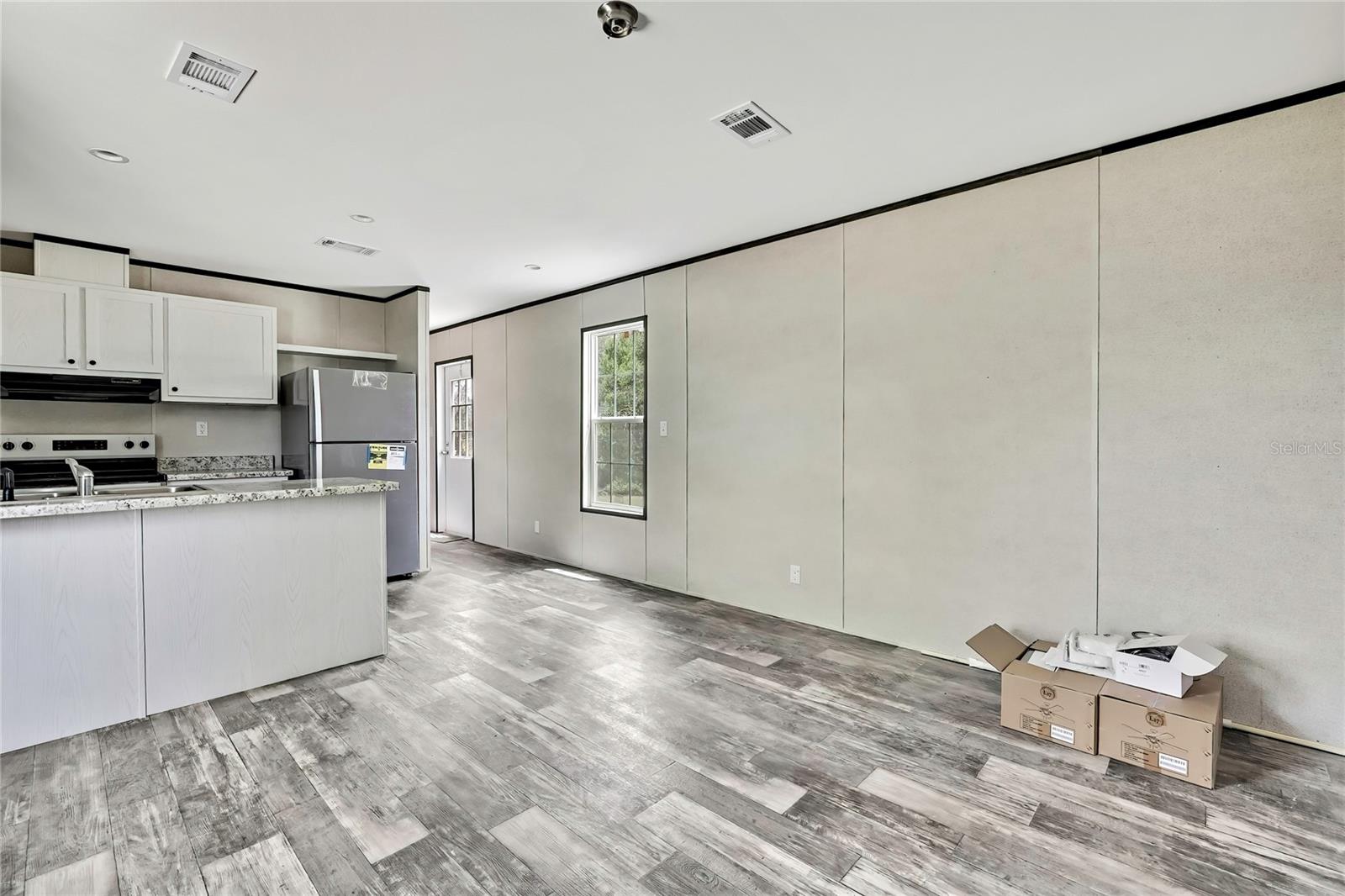 Image 5 of 24 For 16137 Melbourne Street