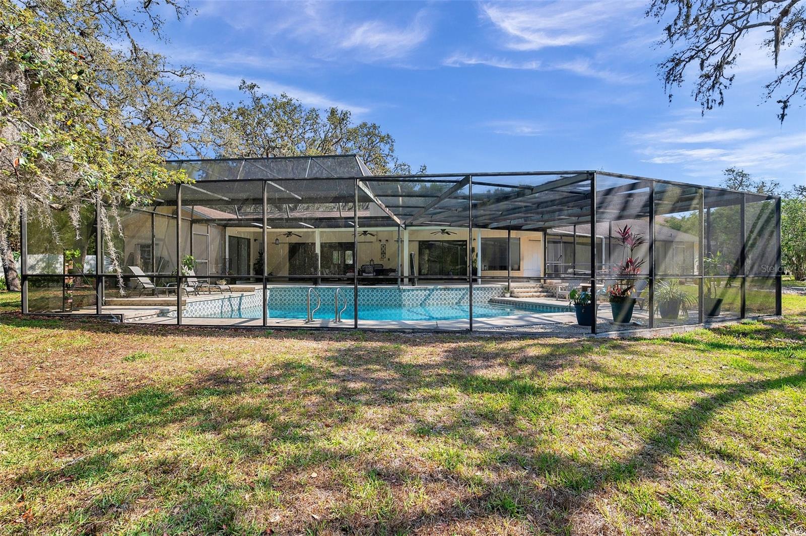 Listing photo id 9 for 6514 Sunhigh Drive