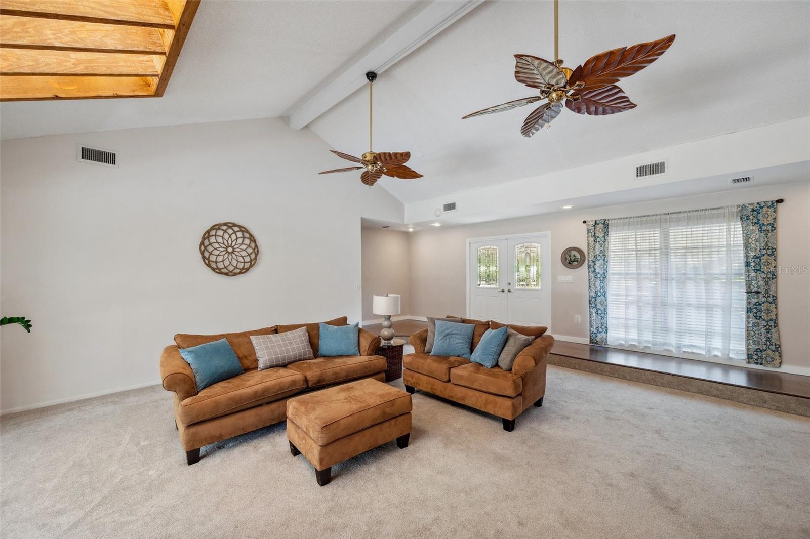 Listing photo id 19 for 6514 Sunhigh Drive