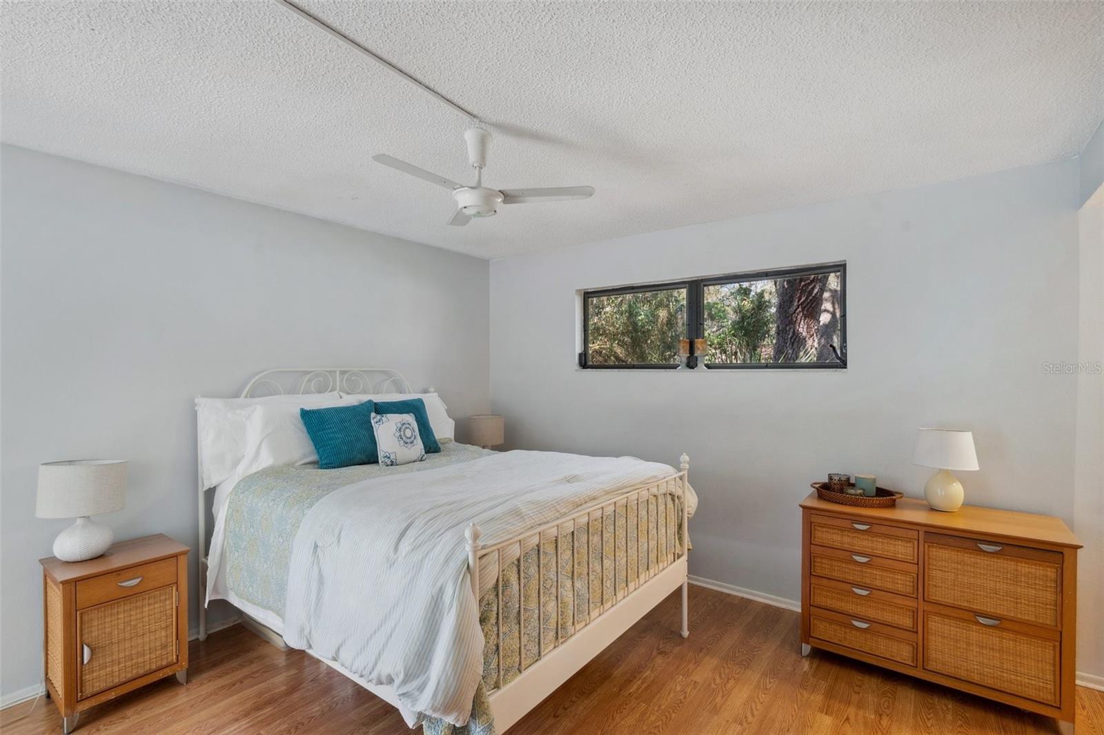 Listing photo id 22 for 6514 Sunhigh Drive
