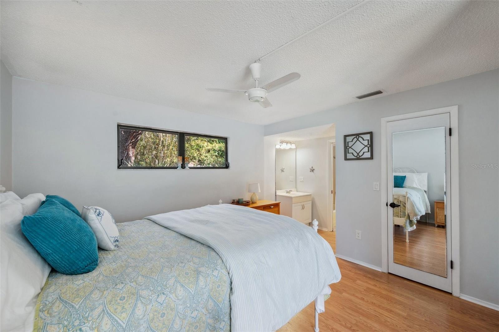 Listing photo id 23 for 6514 Sunhigh Drive