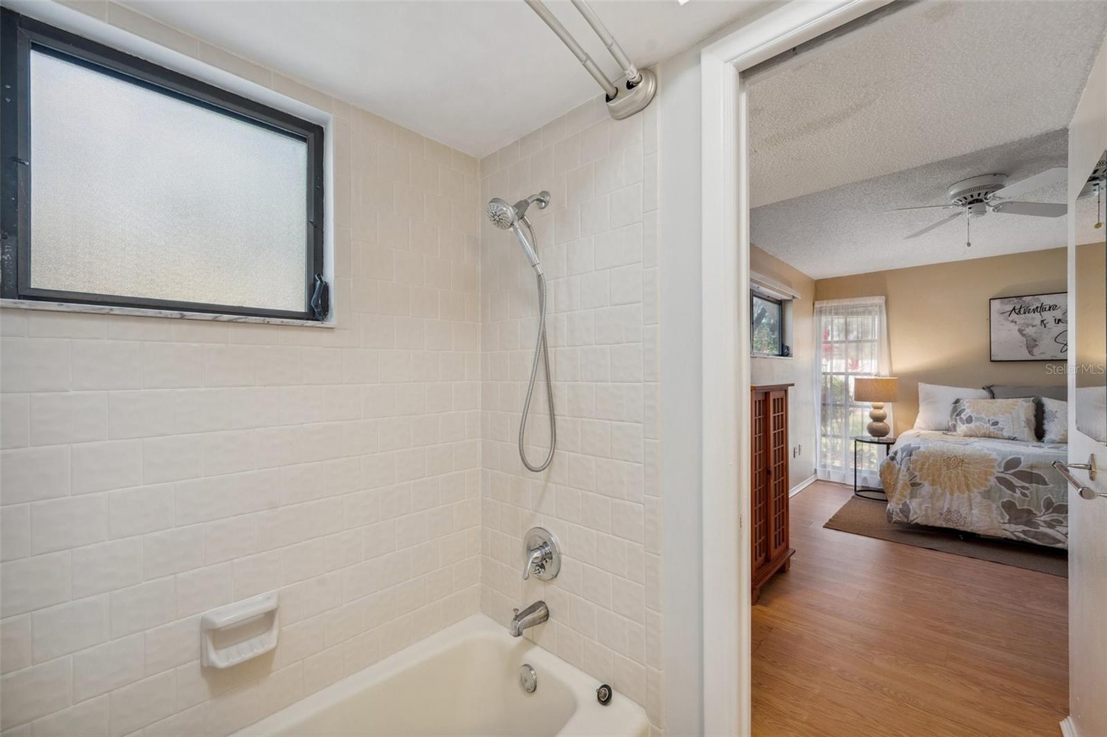 Listing photo id 28 for 6514 Sunhigh Drive