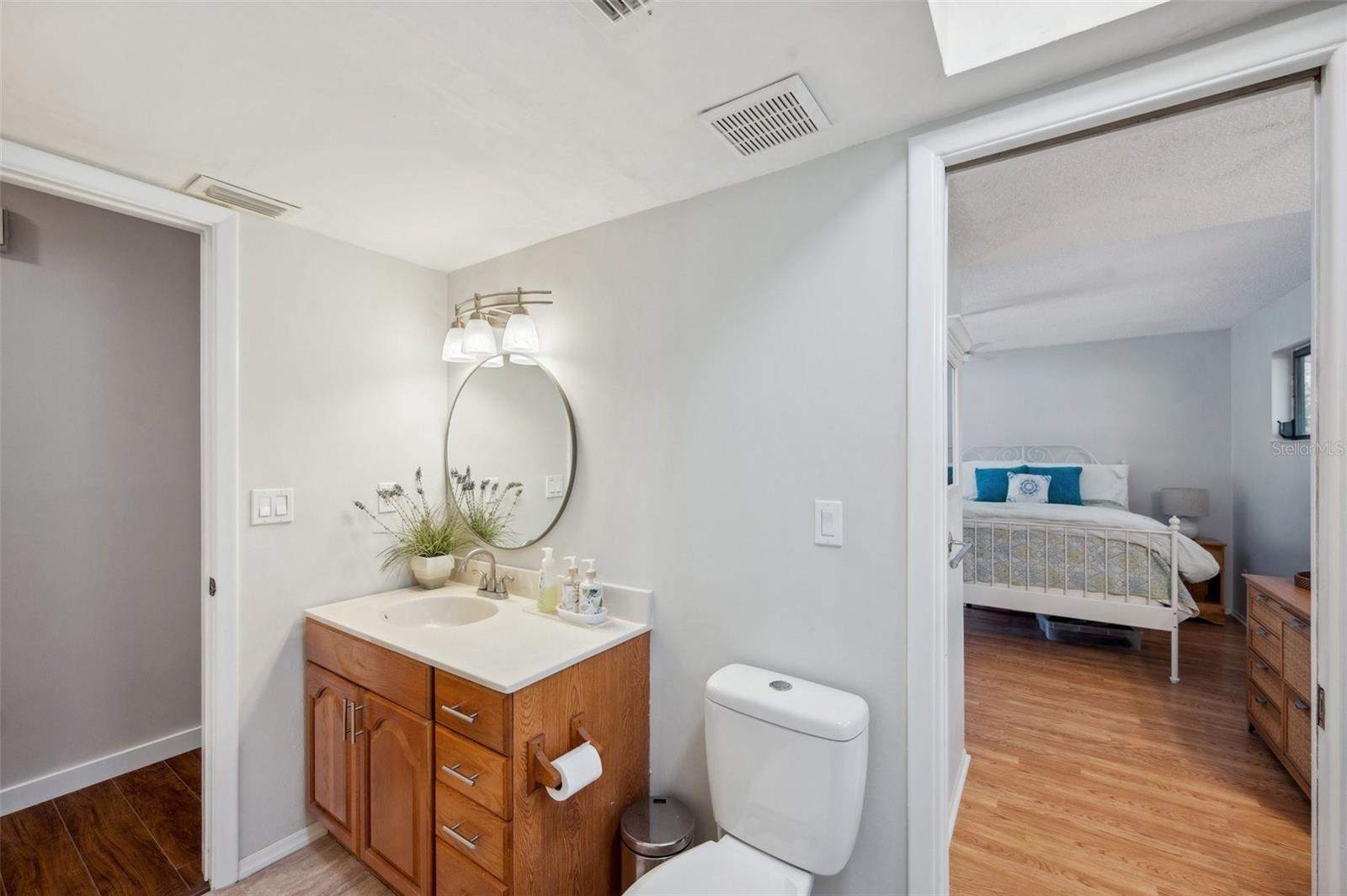 Listing photo id 30 for 6514 Sunhigh Drive