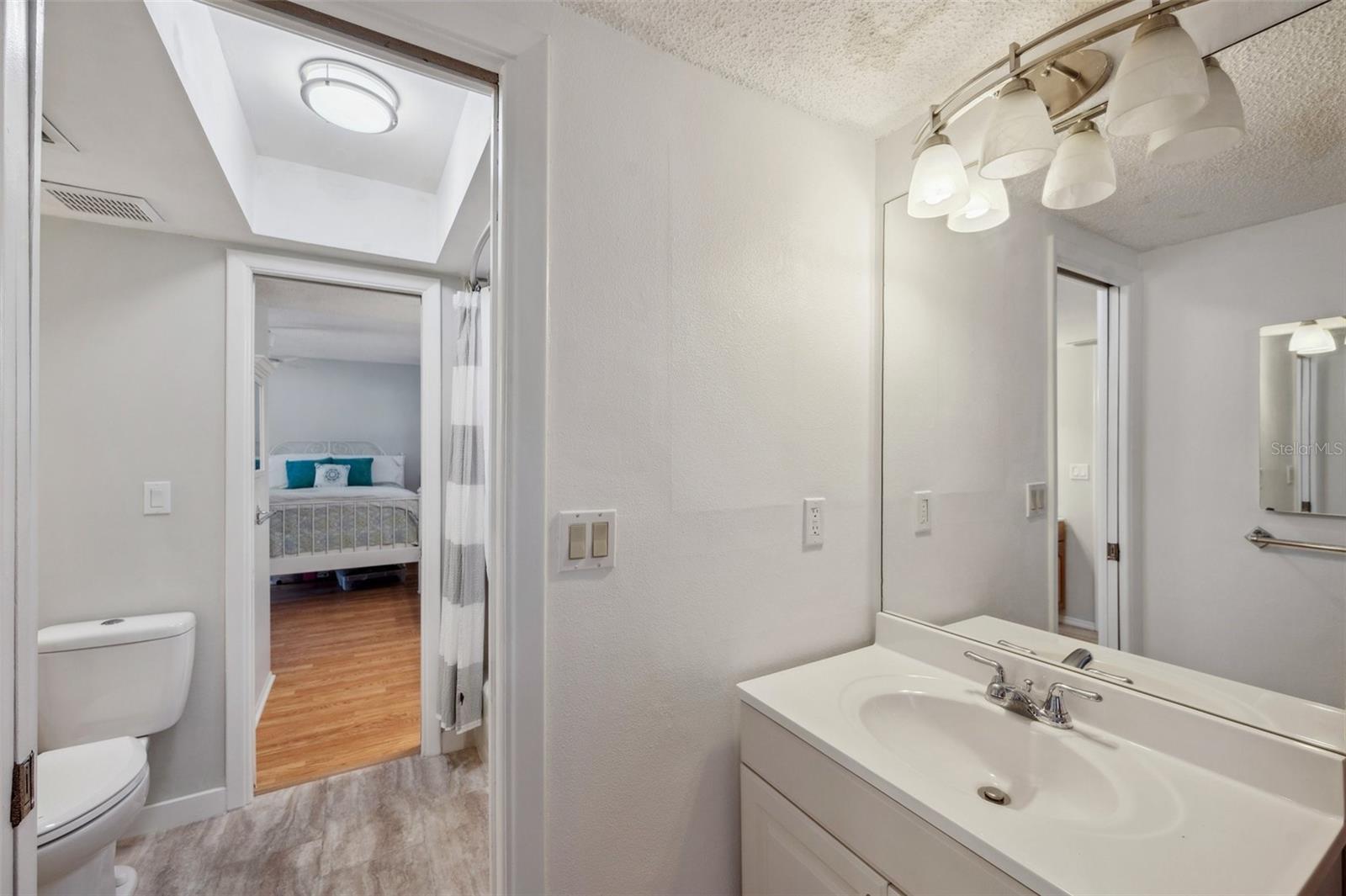 Listing photo id 31 for 6514 Sunhigh Drive