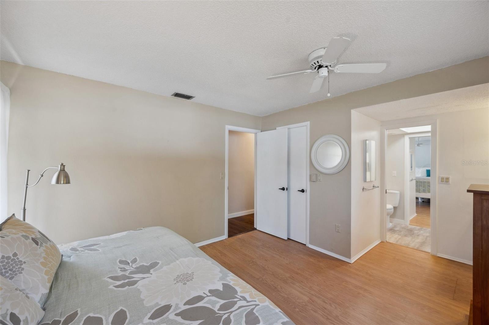 Listing photo id 33 for 6514 Sunhigh Drive