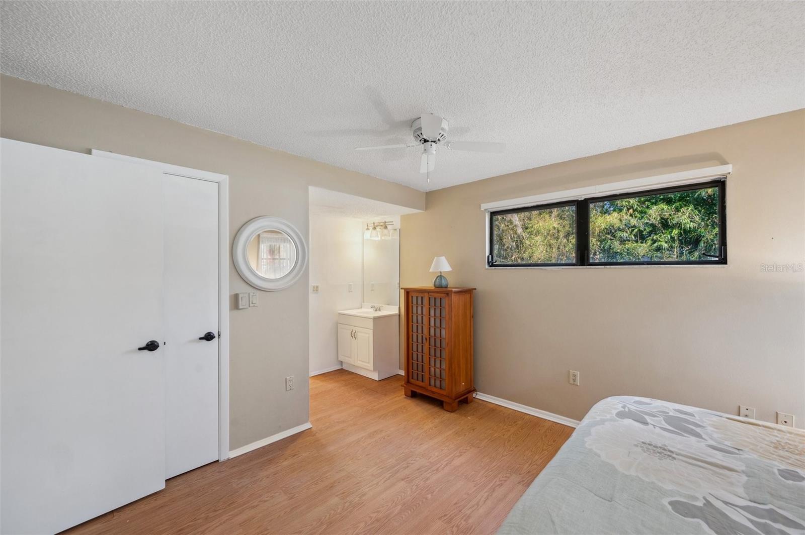 Listing photo id 34 for 6514 Sunhigh Drive