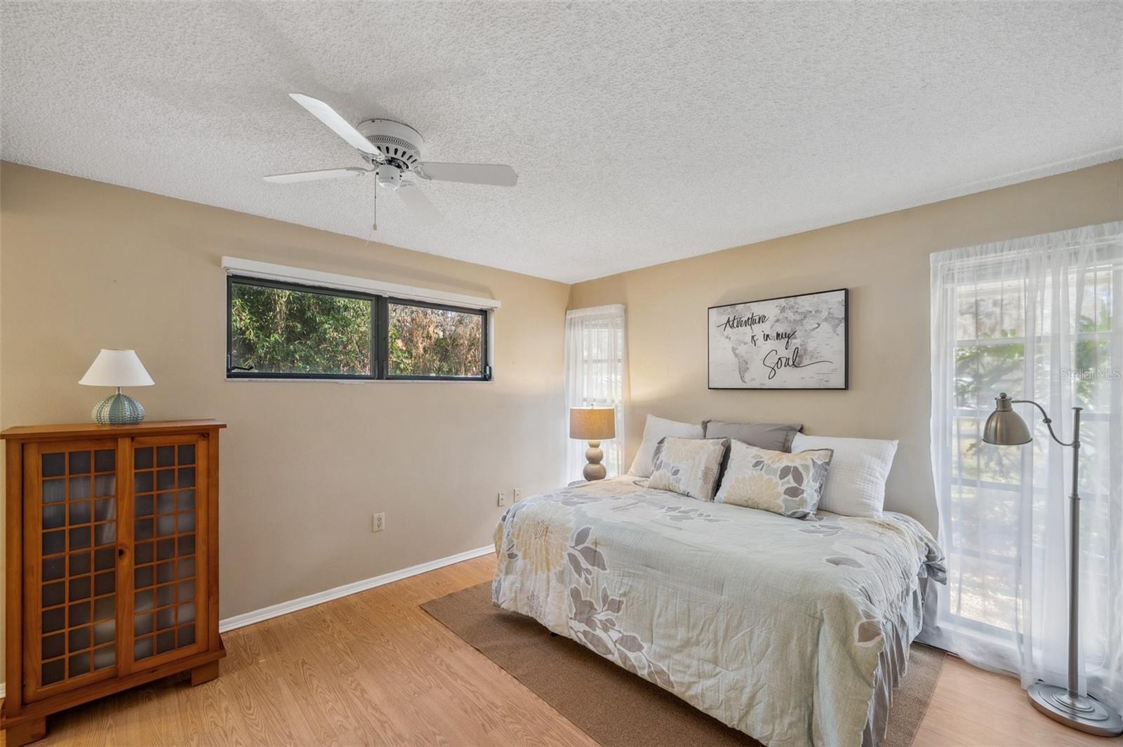 Listing photo id 35 for 6514 Sunhigh Drive