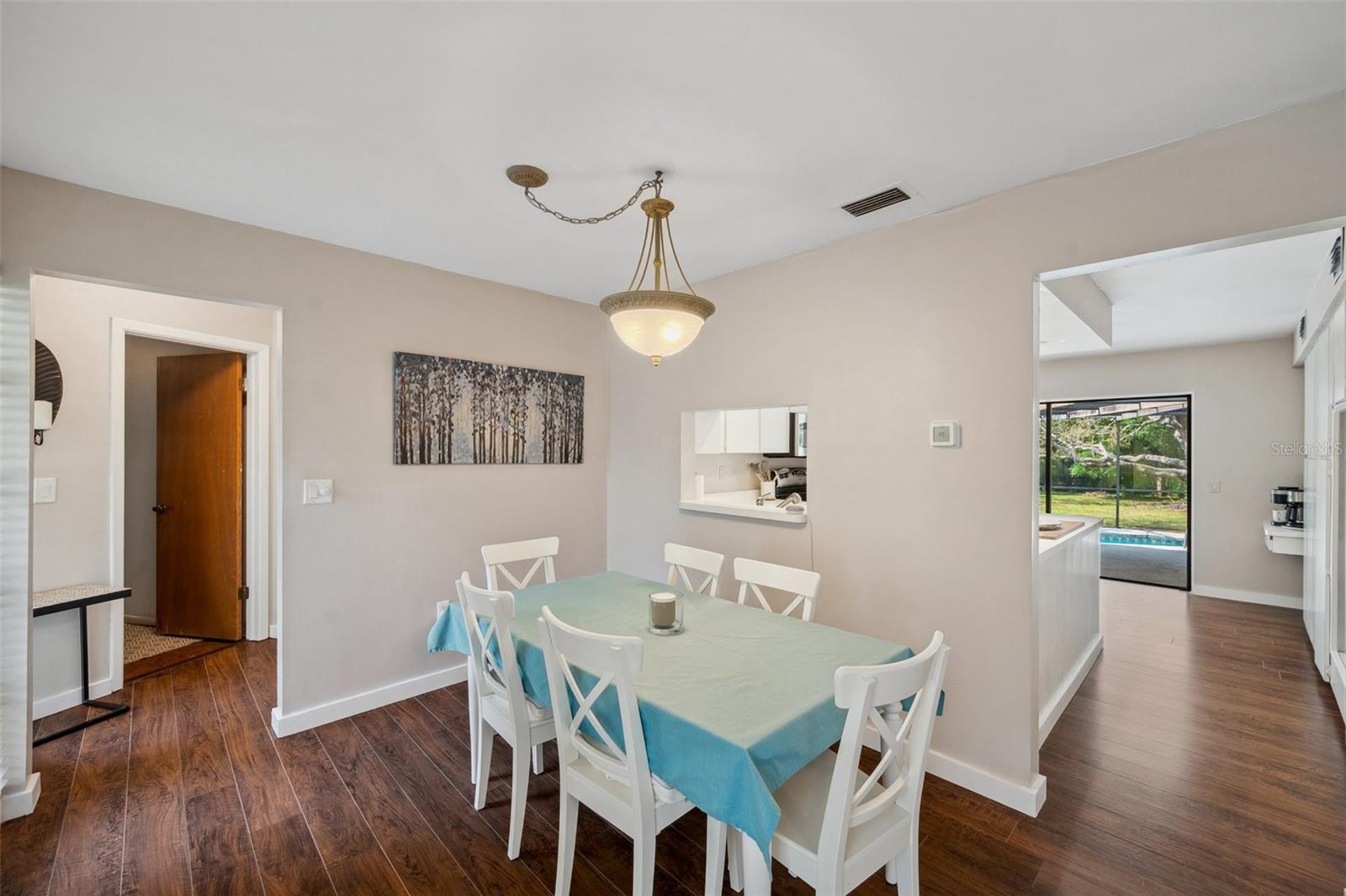 Listing photo id 39 for 6514 Sunhigh Drive