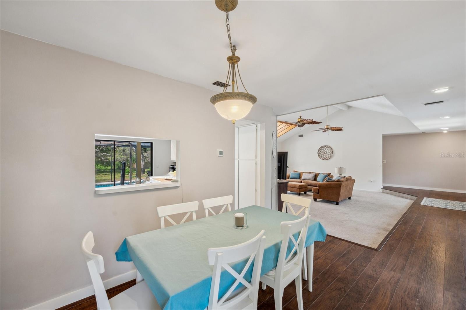 Listing photo id 40 for 6514 Sunhigh Drive