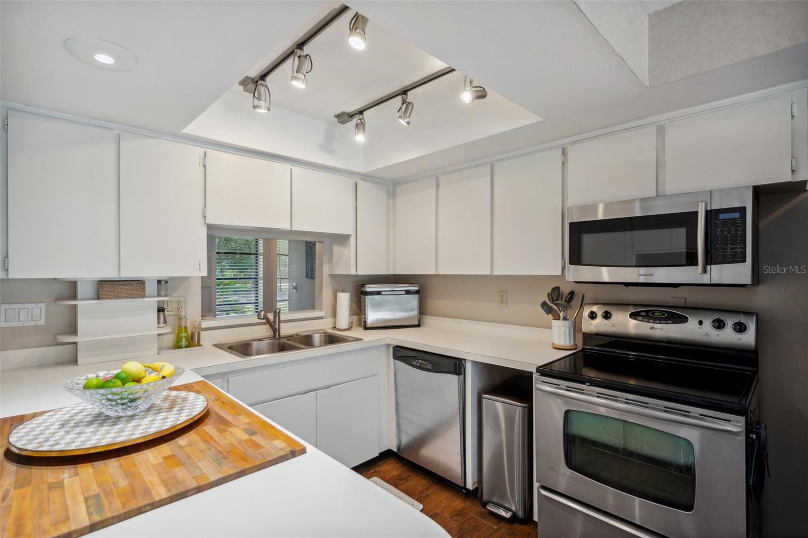 Listing photo id 43 for 6514 Sunhigh Drive