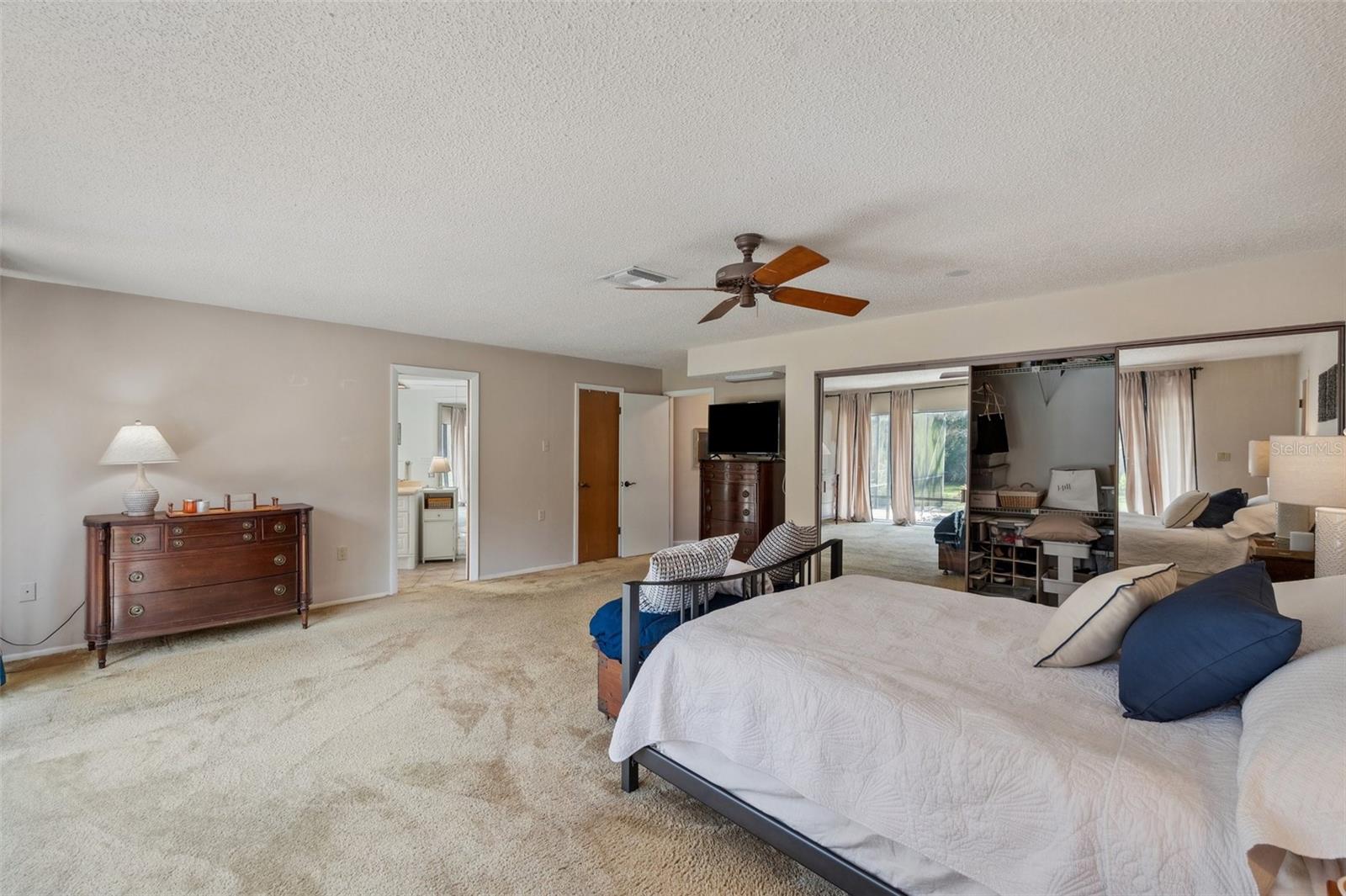 Listing photo id 47 for 6514 Sunhigh Drive