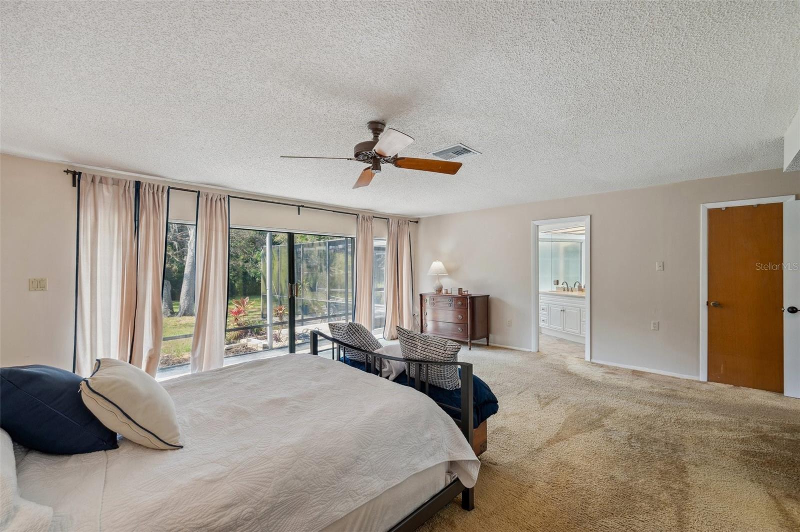 Listing photo id 49 for 6514 Sunhigh Drive