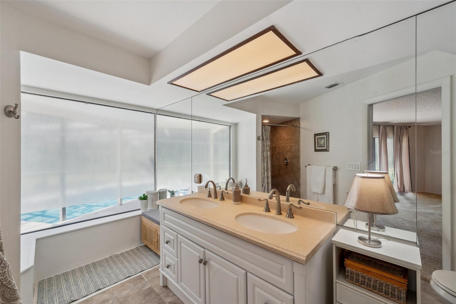 Listing photo id 50 for 6514 Sunhigh Drive