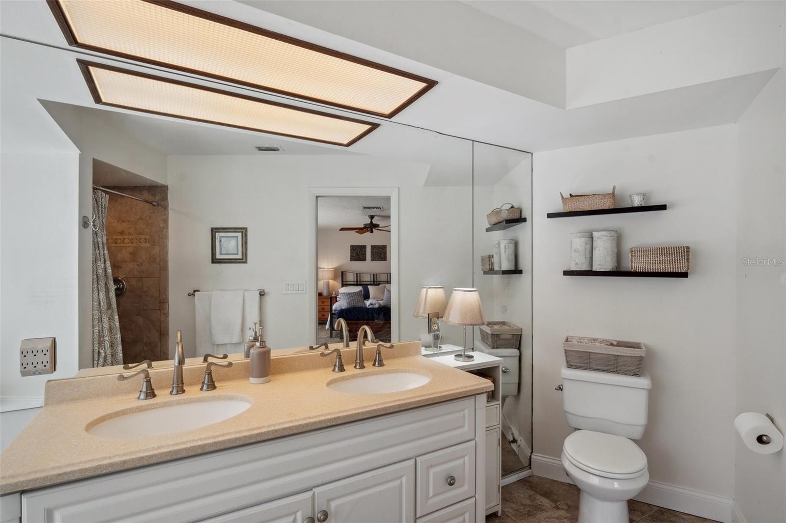 Listing photo id 51 for 6514 Sunhigh Drive