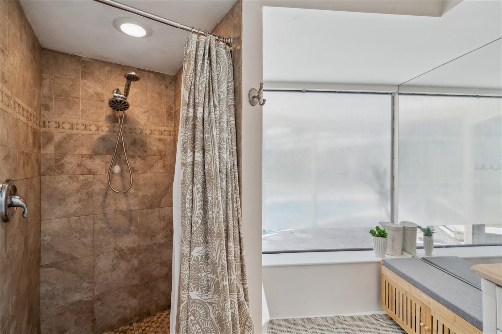 Listing photo id 53 for 6514 Sunhigh Drive