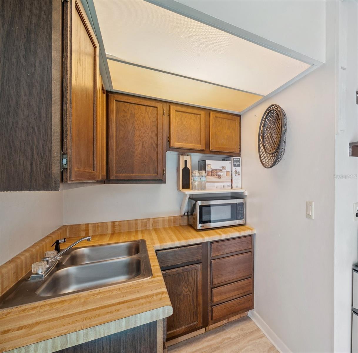 Listing photo id 58 for 6514 Sunhigh Drive