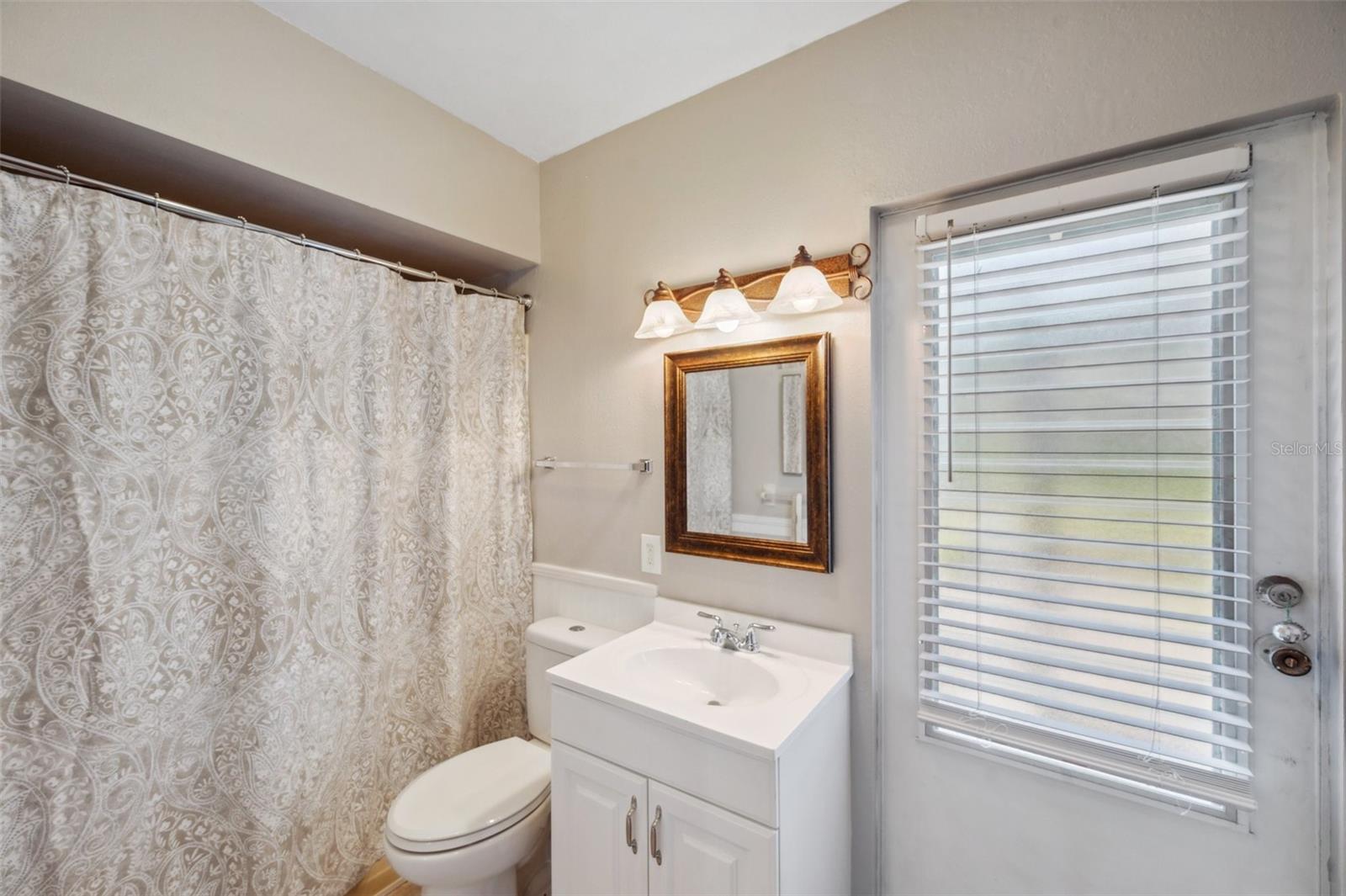 Listing photo id 59 for 6514 Sunhigh Drive