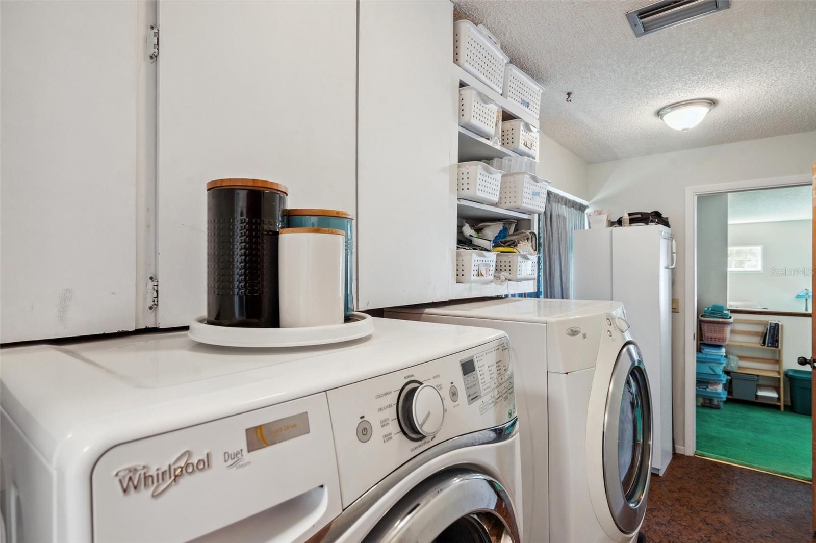 Listing photo id 60 for 6514 Sunhigh Drive