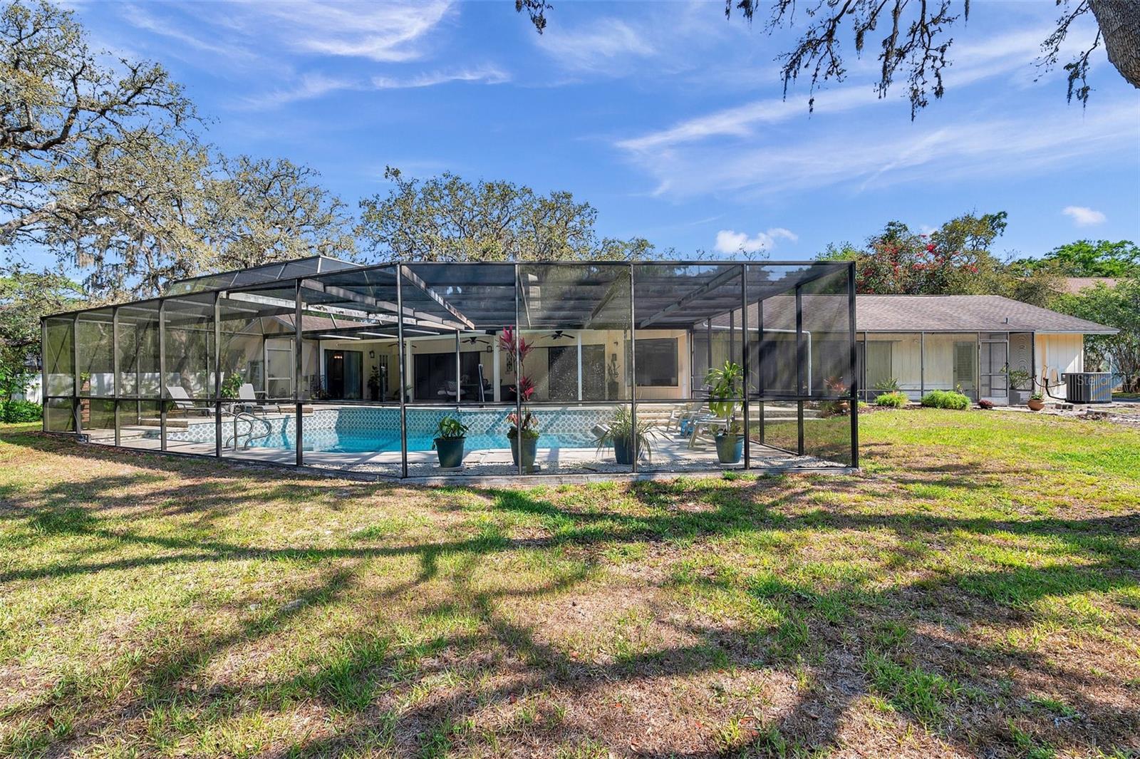 Listing photo id 66 for 6514 Sunhigh Drive