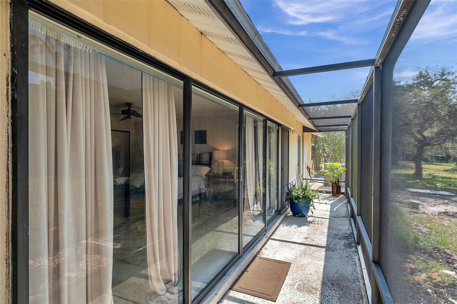 Listing photo id 67 for 6514 Sunhigh Drive