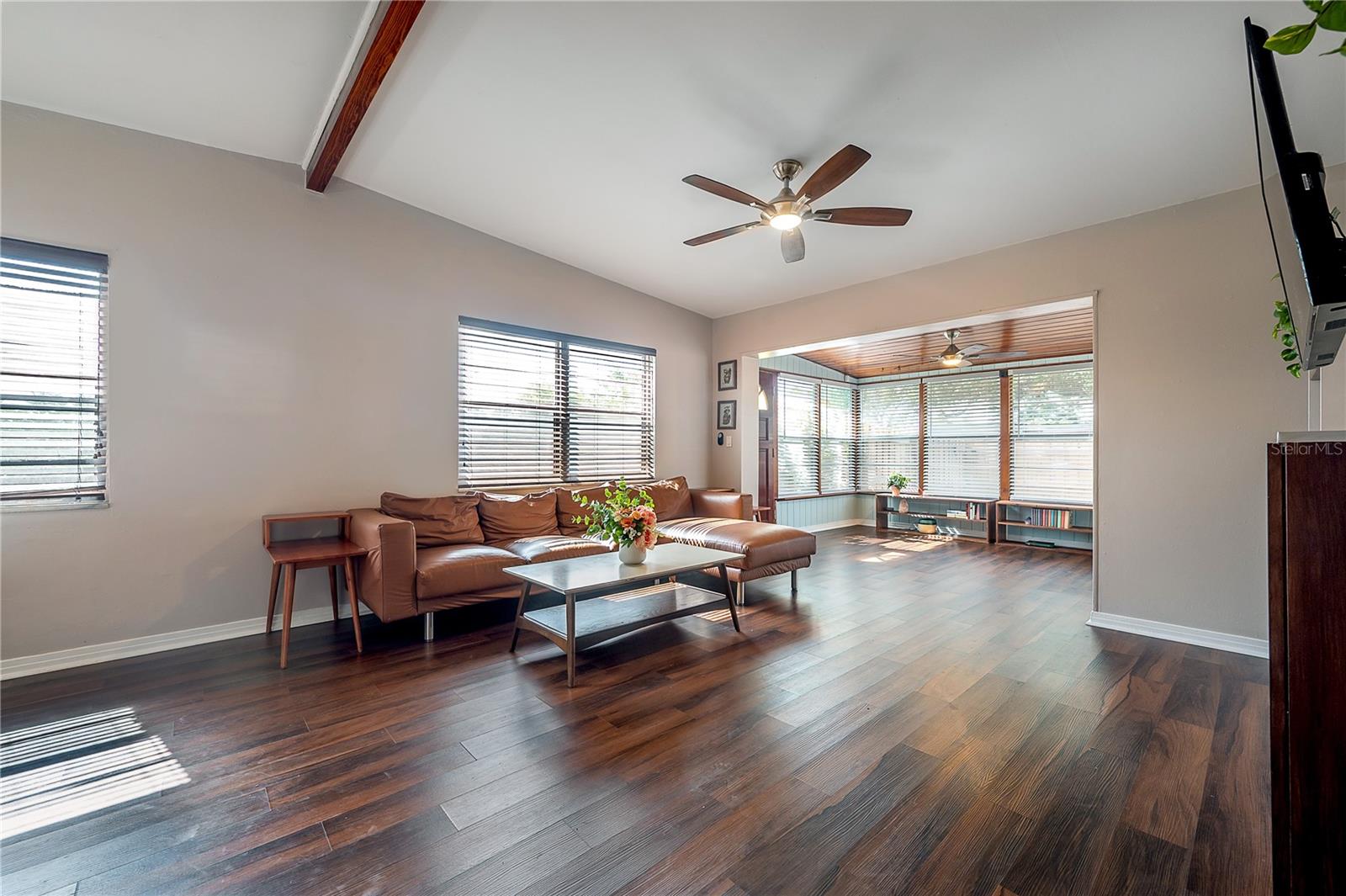 Listing photo id 9 for 7108 Howard Avenue