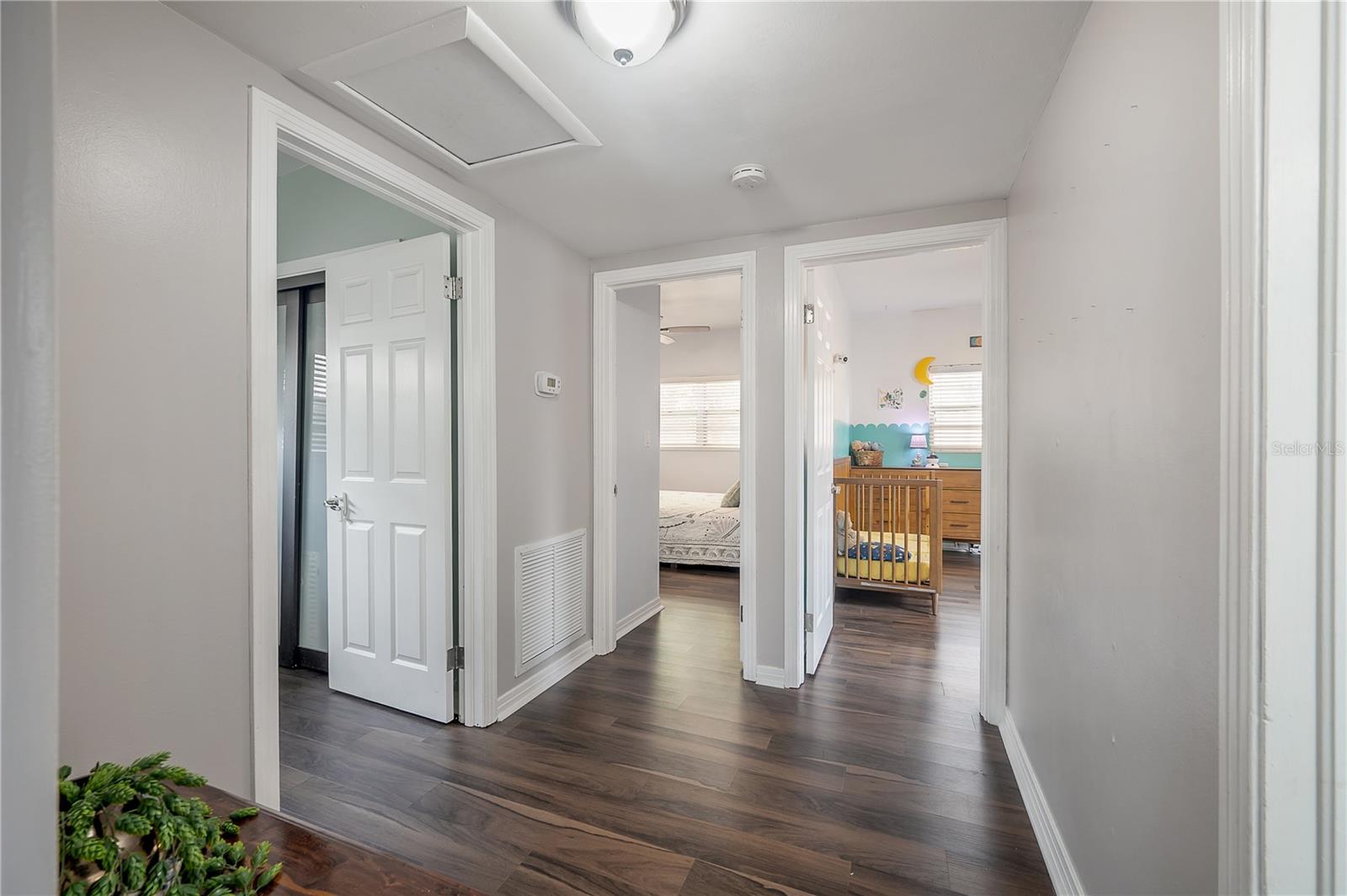 Listing photo id 16 for 7108 Howard Avenue