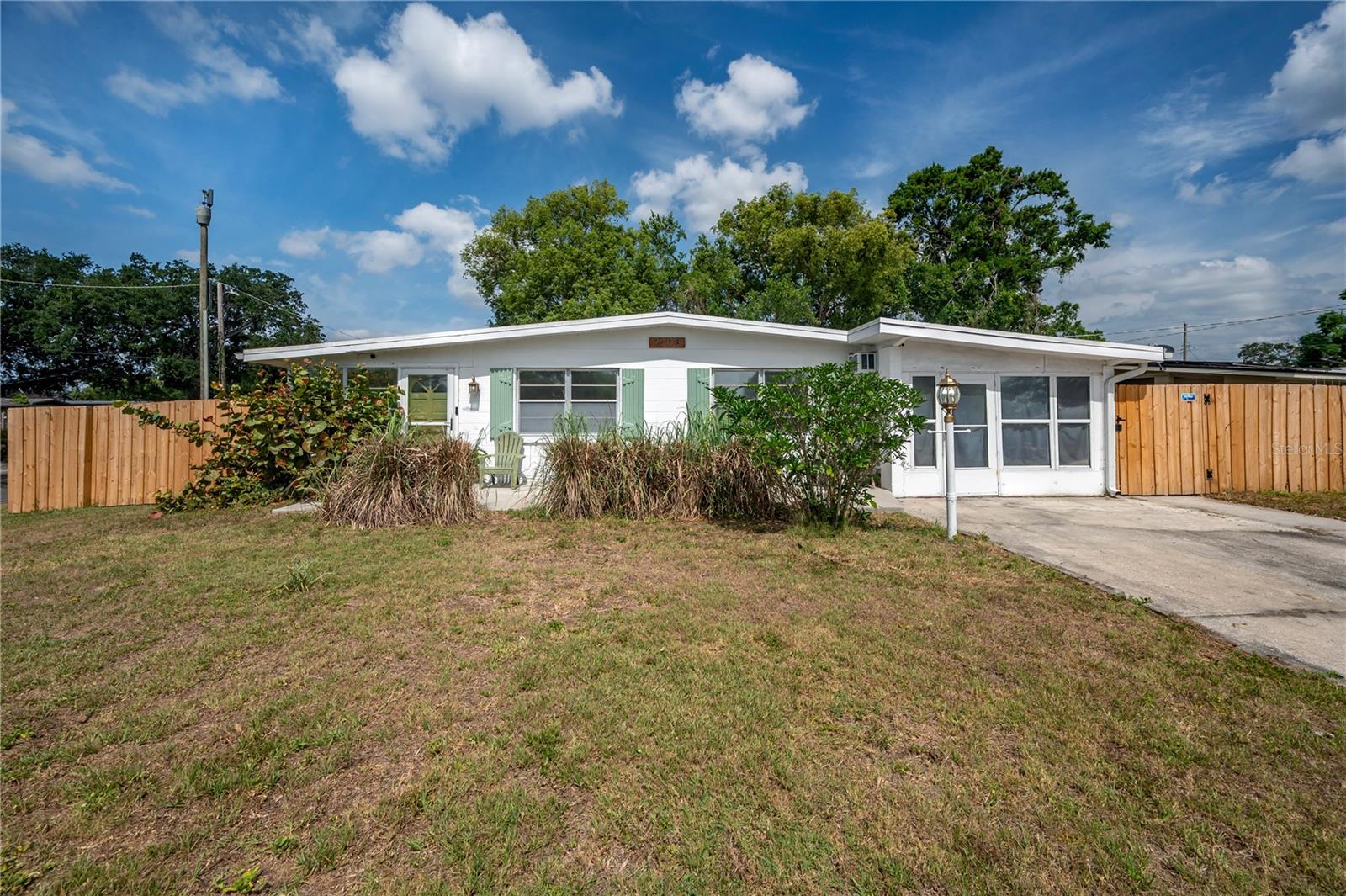 Listing photo id 0 for 7108 Howard Avenue