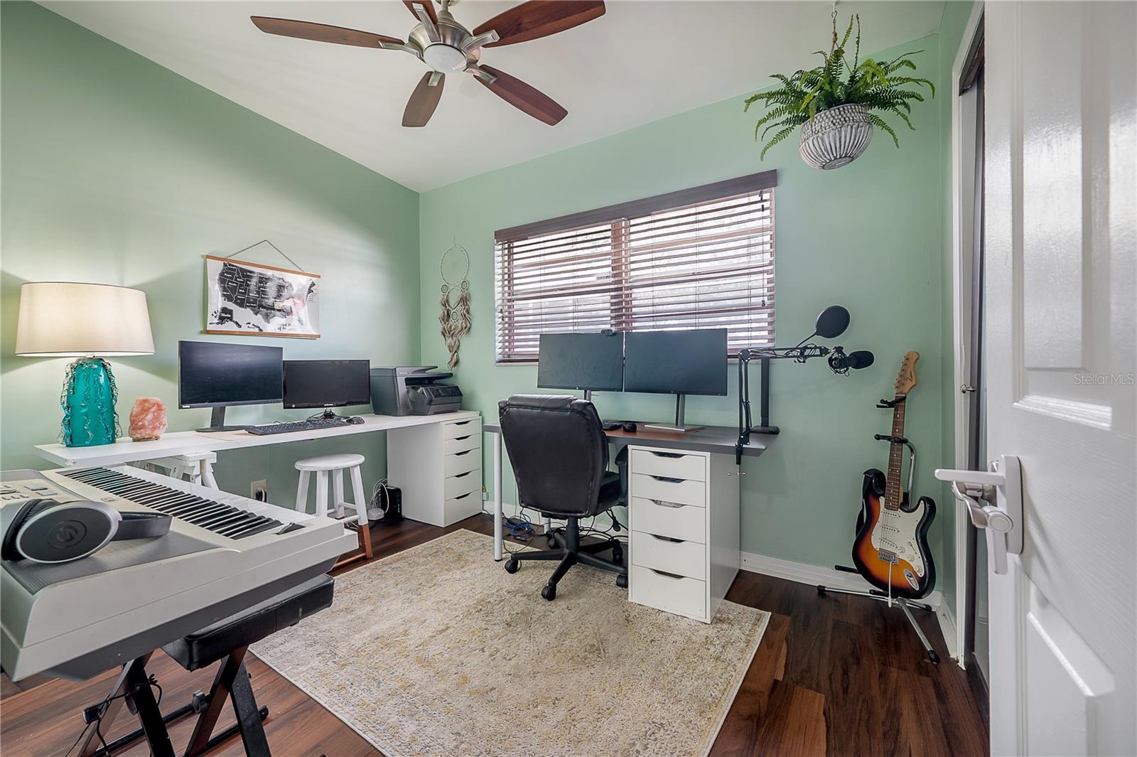 Listing photo id 22 for 7108 Howard Avenue