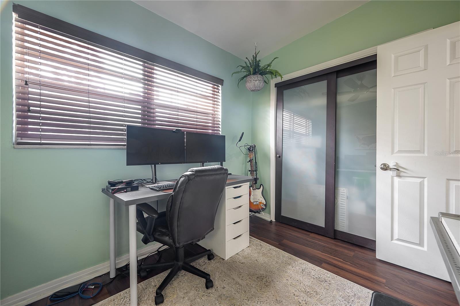 Listing photo id 23 for 7108 Howard Avenue