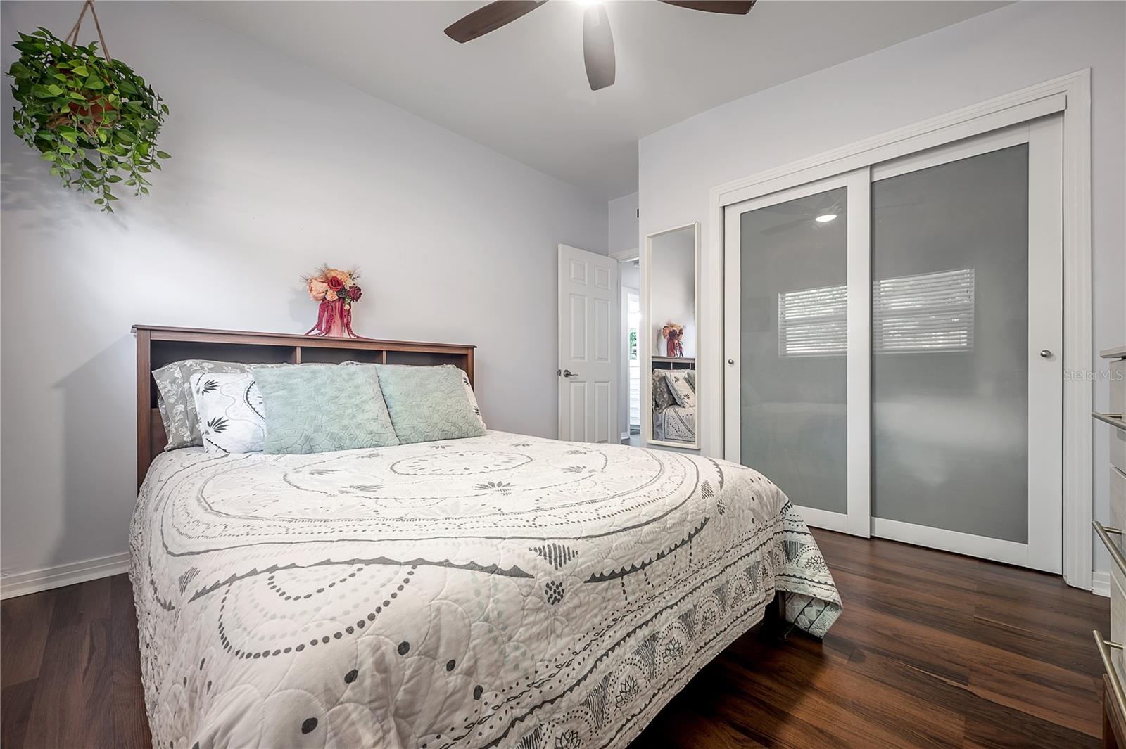Listing photo id 25 for 7108 Howard Avenue