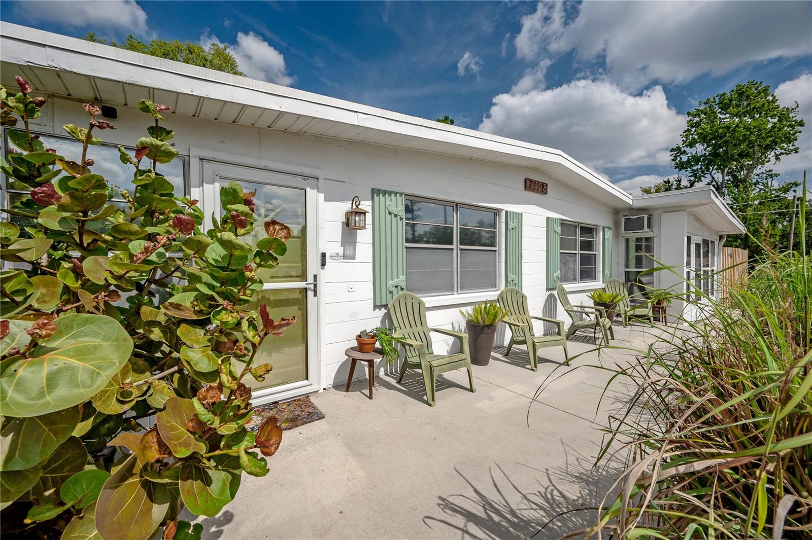 Listing photo id 1 for 7108 Howard Avenue