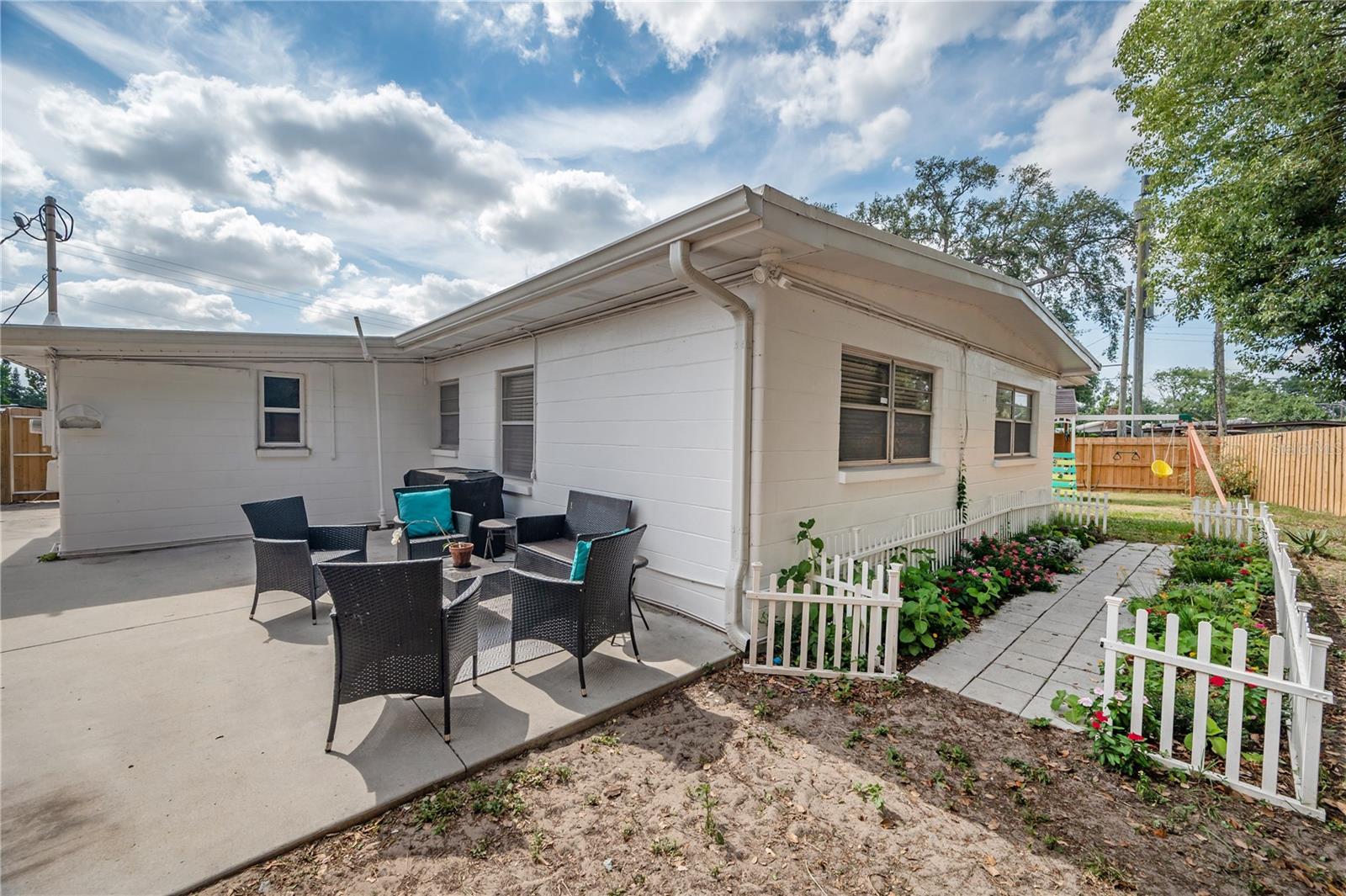 Listing photo id 32 for 7108 Howard Avenue