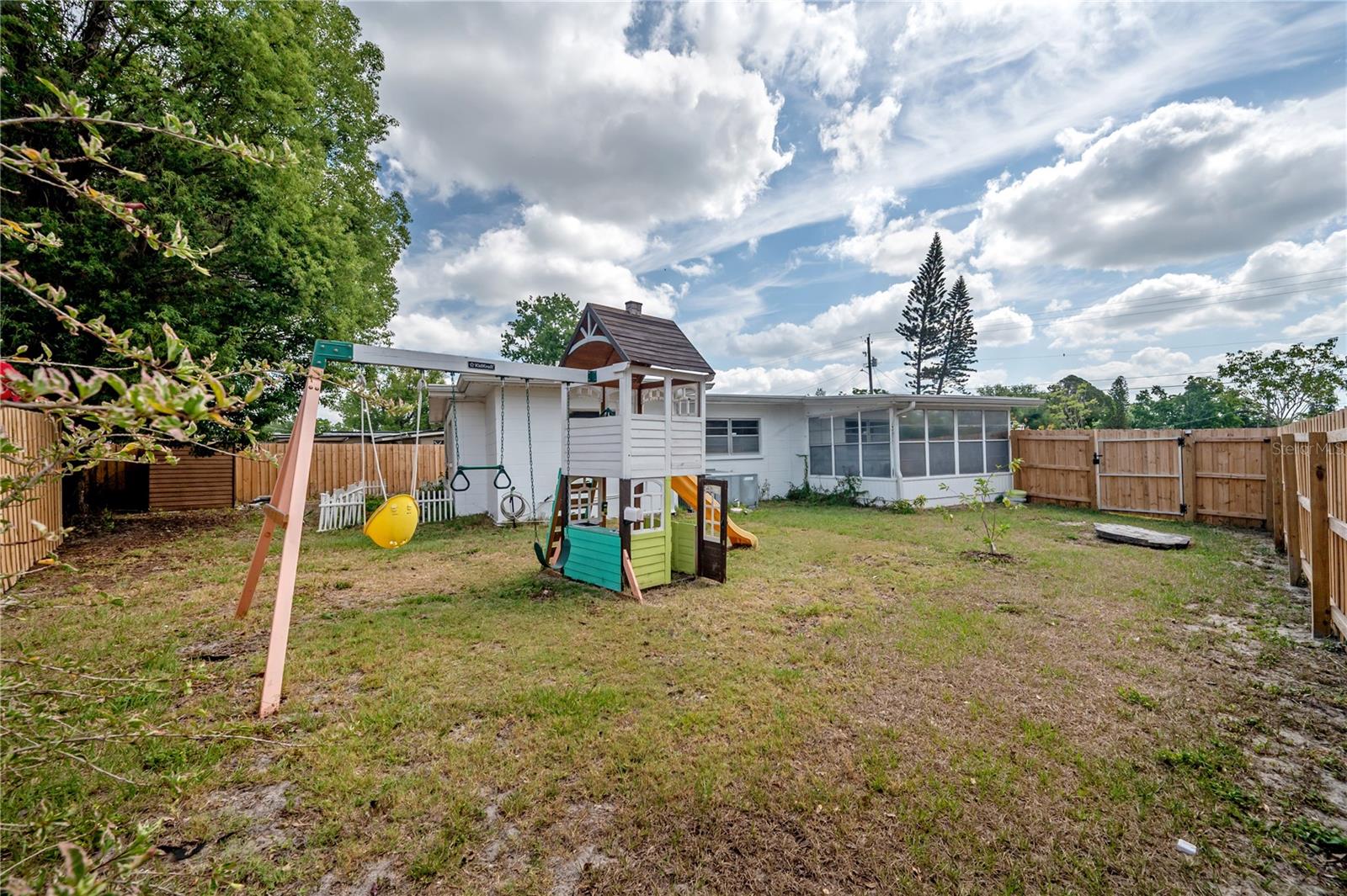 Listing photo id 34 for 7108 Howard Avenue