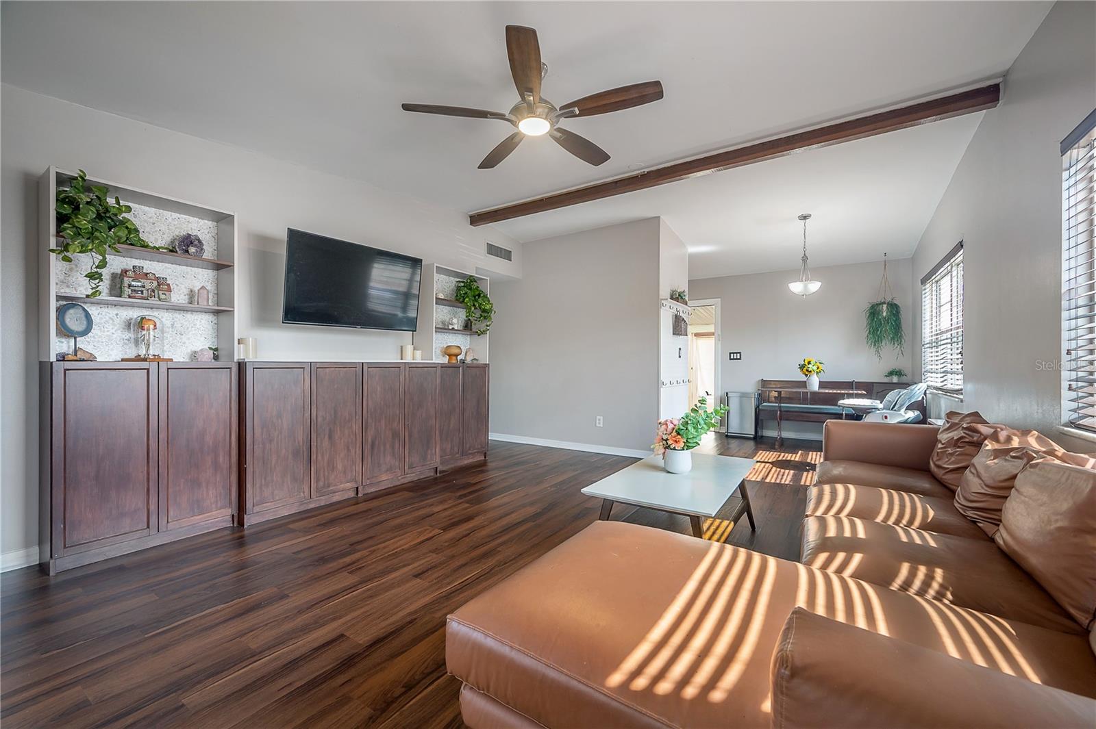 Listing photo id 6 for 7108 Howard Avenue