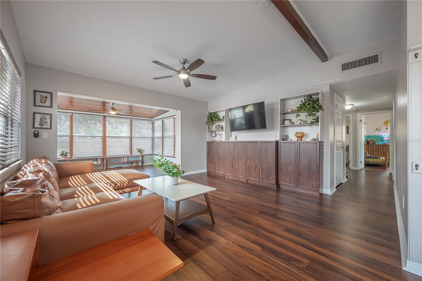 Listing photo id 7 for 7108 Howard Avenue