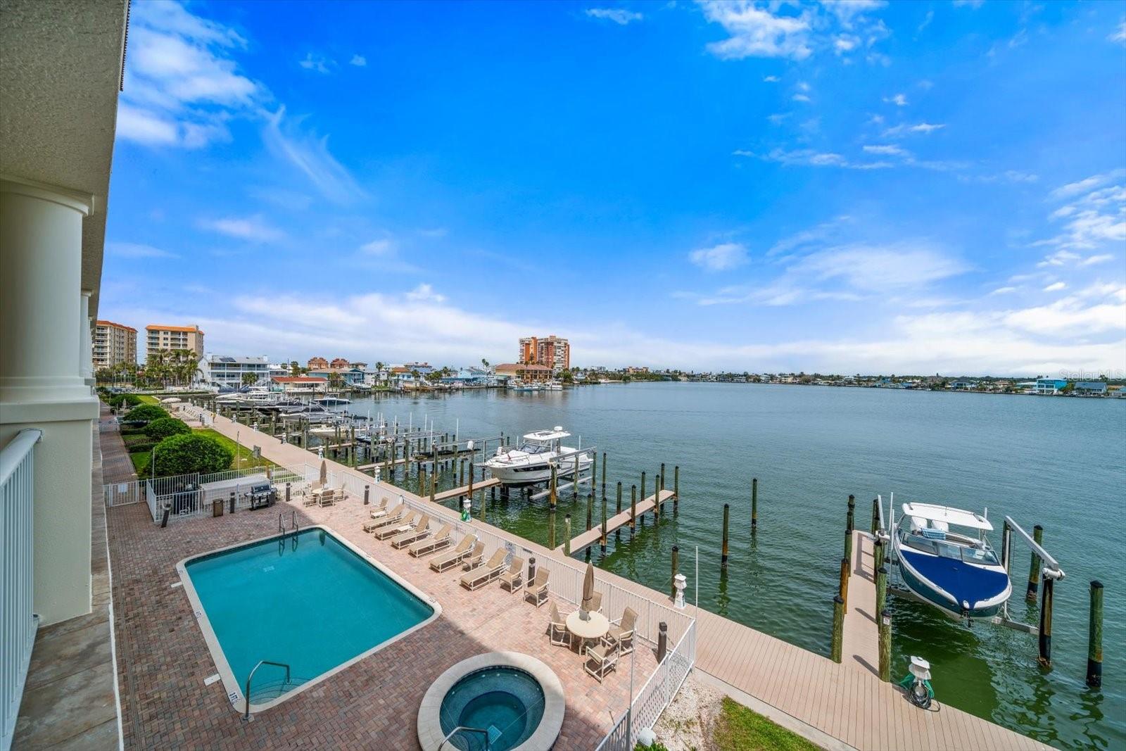 Image 10 of 46 For 17735 Gulf Boulevard 304