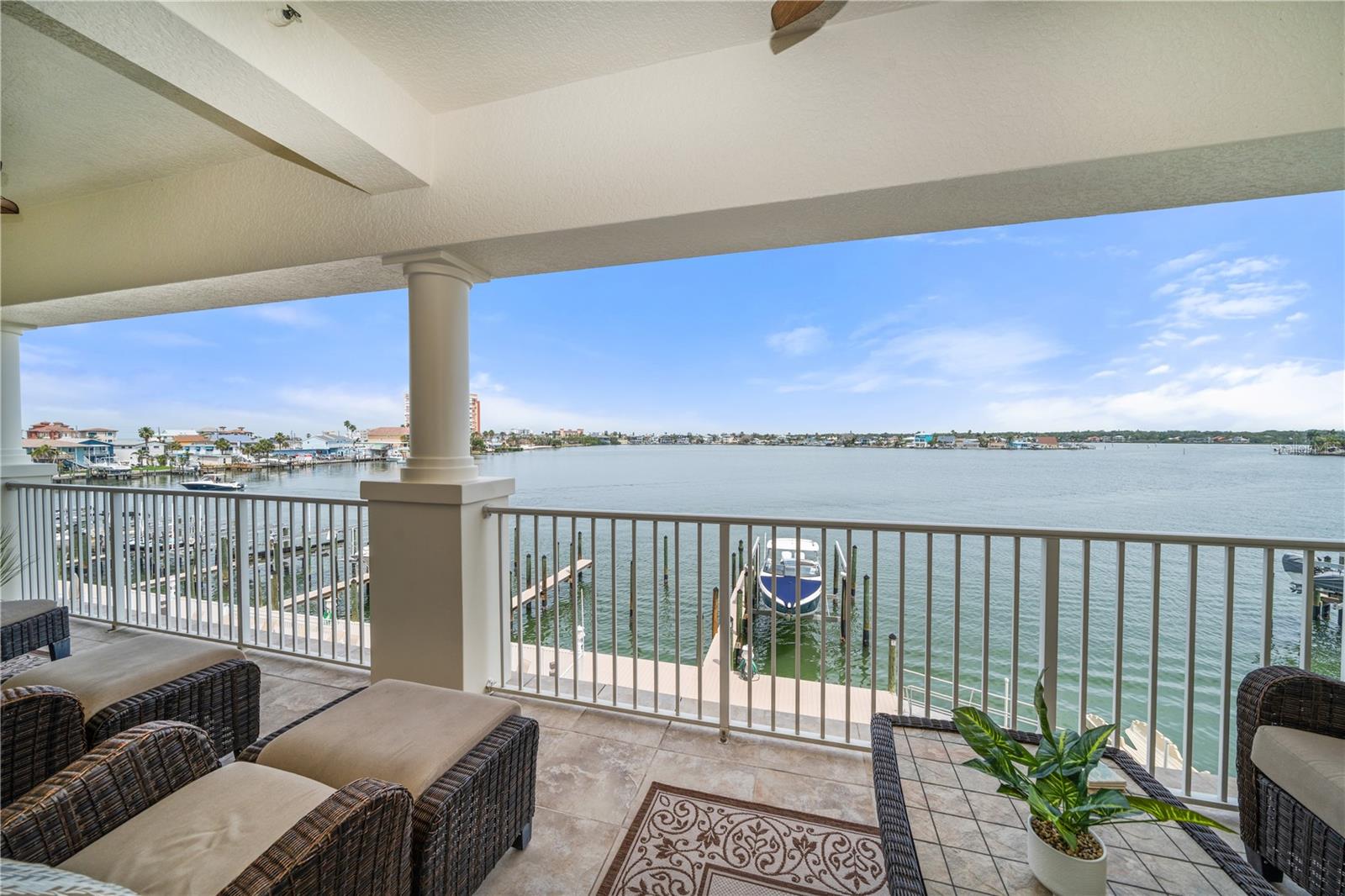 Image 25 of 46 For 17735 Gulf Boulevard 304