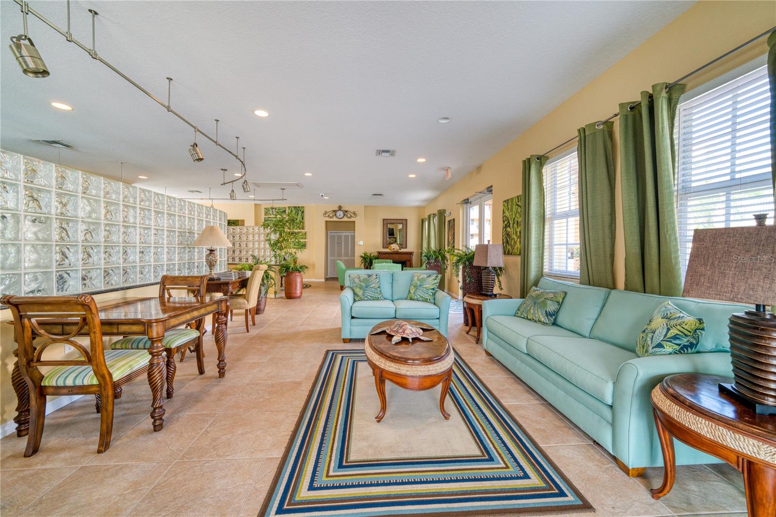 Image 43 of 46 For 17735 Gulf Boulevard 304