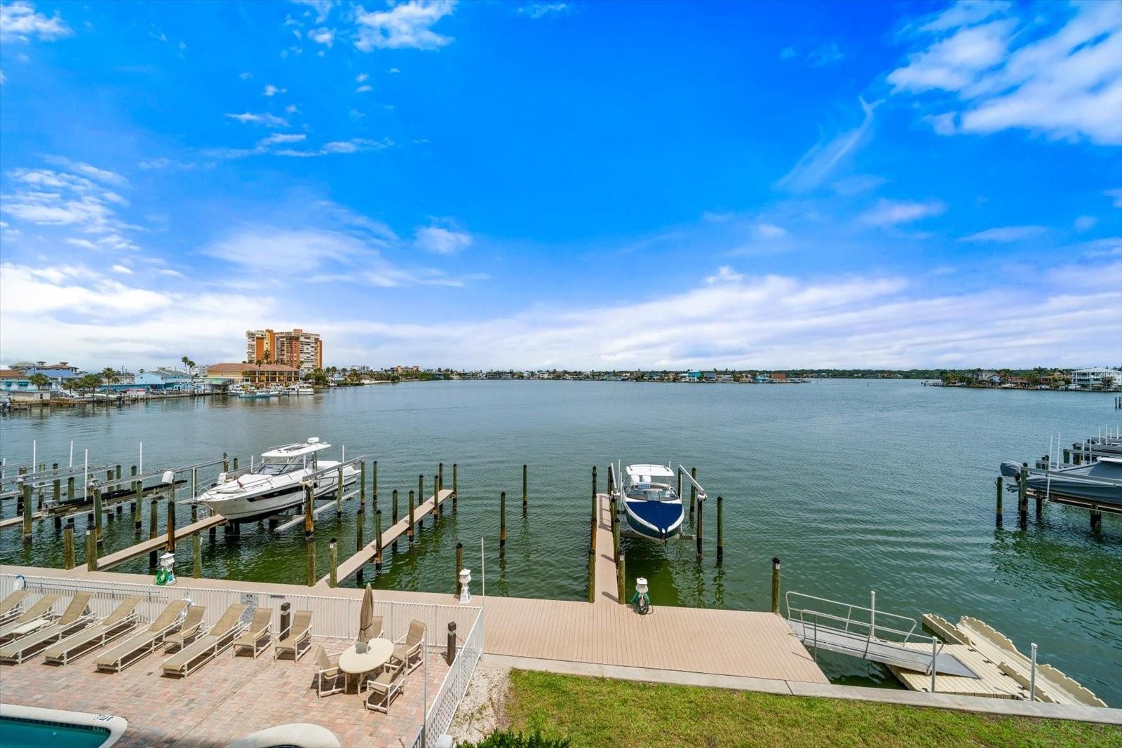 Image 9 of 46 For 17735 Gulf Boulevard 304