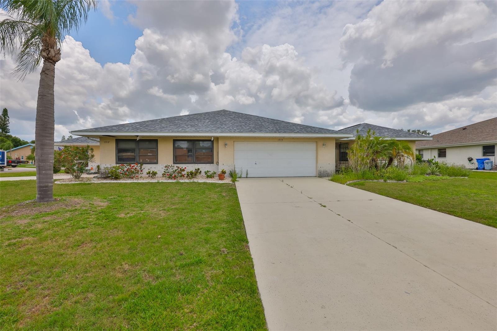 Image 2 of 45 For 1915 Del Webb Boulevard
