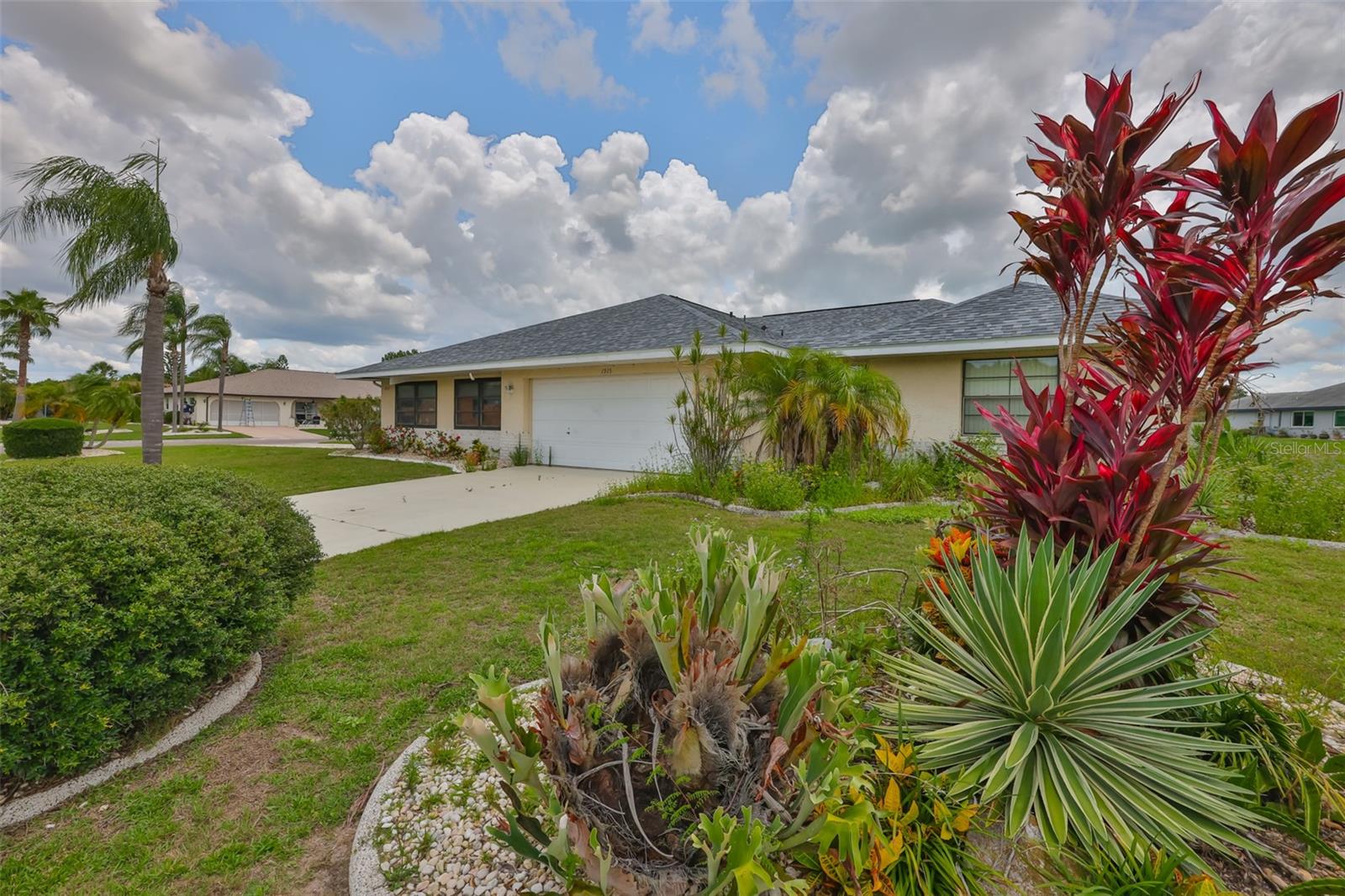 Image 3 of 45 For 1915 Del Webb Boulevard