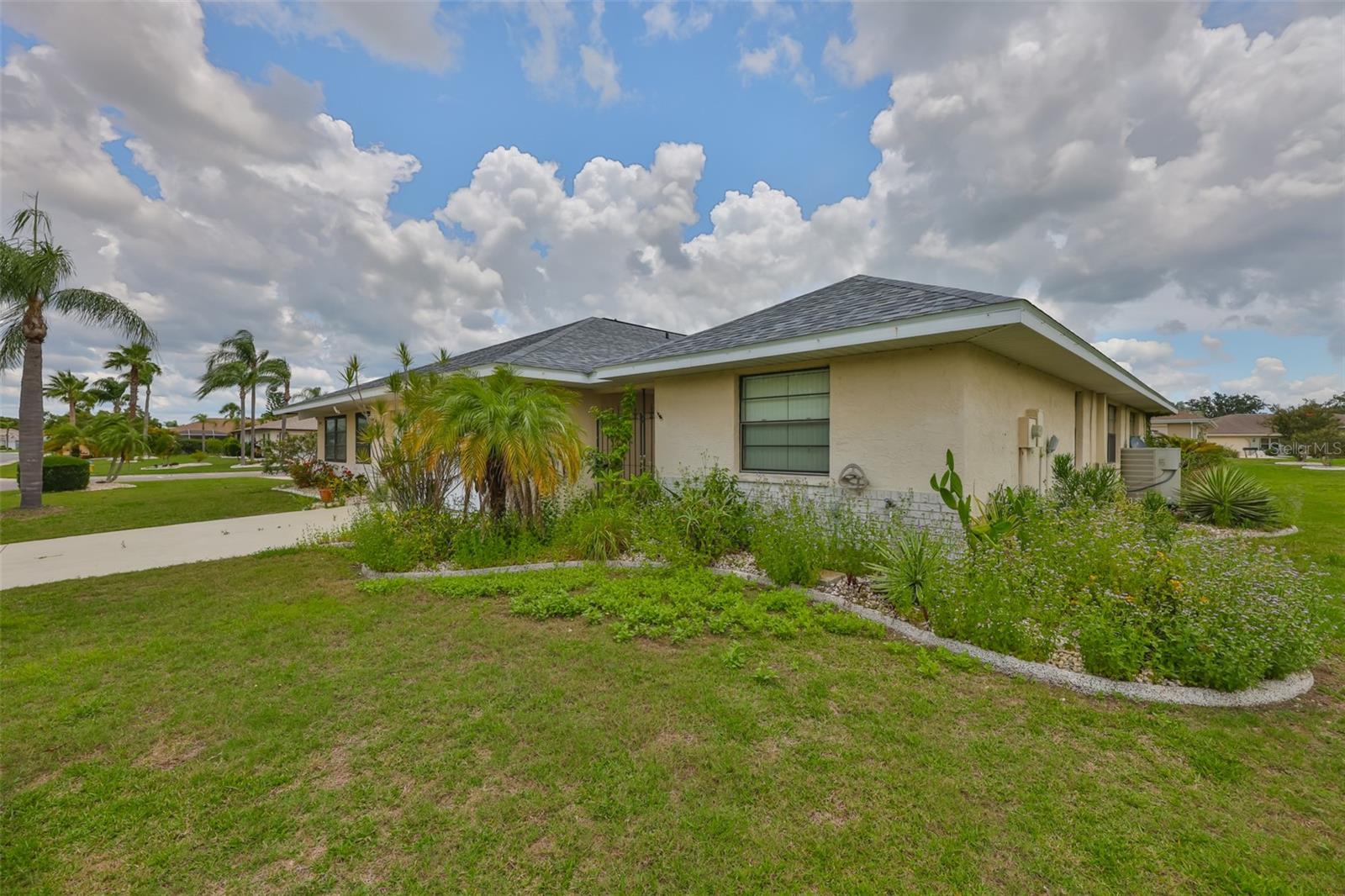 Image 4 of 45 For 1915 Del Webb Boulevard