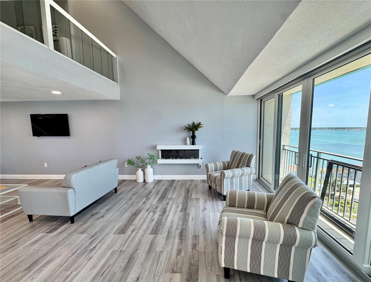 Image 12 of 76 For 1390 Gulf Boulevard Ph-5